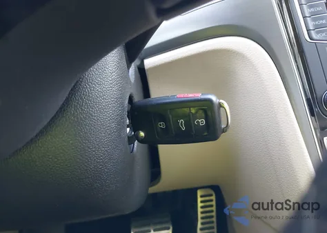 2017 Volkswagen Passat 1.8T R-Line из США, поврежденный, VIN 1VWDT7A34HC080548